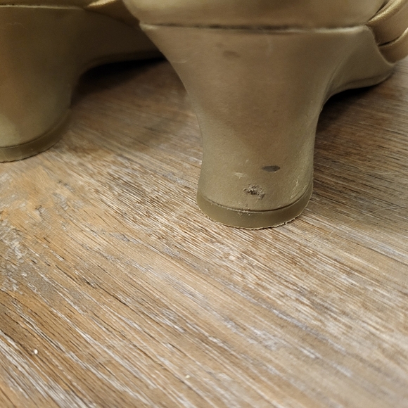 Greenwich Village Slip On Sandals Size 8 Soft Gold - Picture 7 of 9